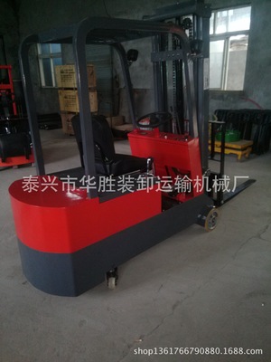 誠(chéng)信驅(qū)動(dòng)，品質(zhì)搬運(yùn)——泰興華勝座駕式電瓶叉車(chē)助力高效作業(yè)